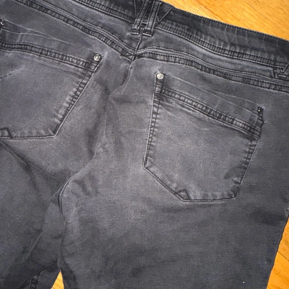 Democracy Black Ankle Jeans - Picture 11 of 14